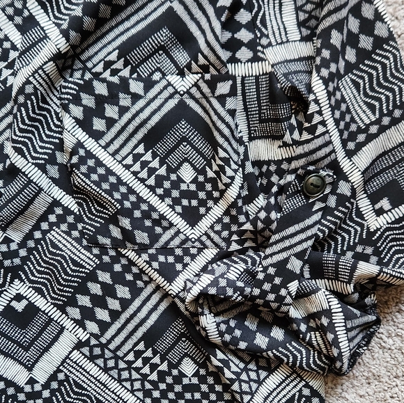 Lush black & white geometric print tunic top, size small - Picture 4 of 6
